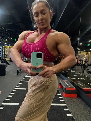 Raluca Raducu photo 8 — Black, Muscular