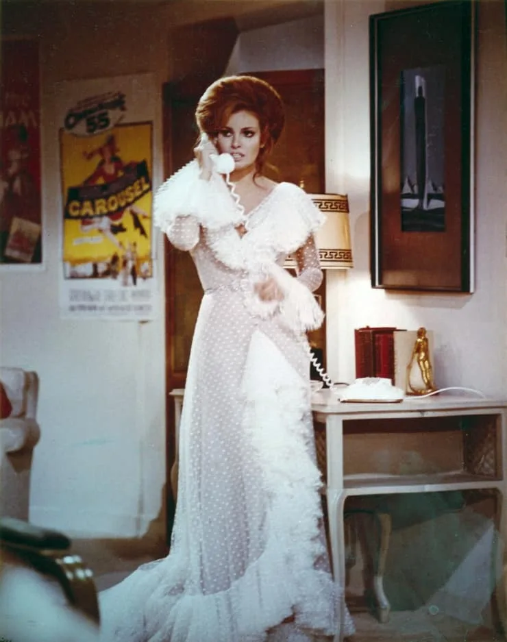 Raquel Welch photo 10 — Brown, Mixed-race (primarily Caucasian)