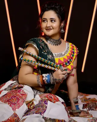 Rashami Desai photo 8 — Blonde, Chubby