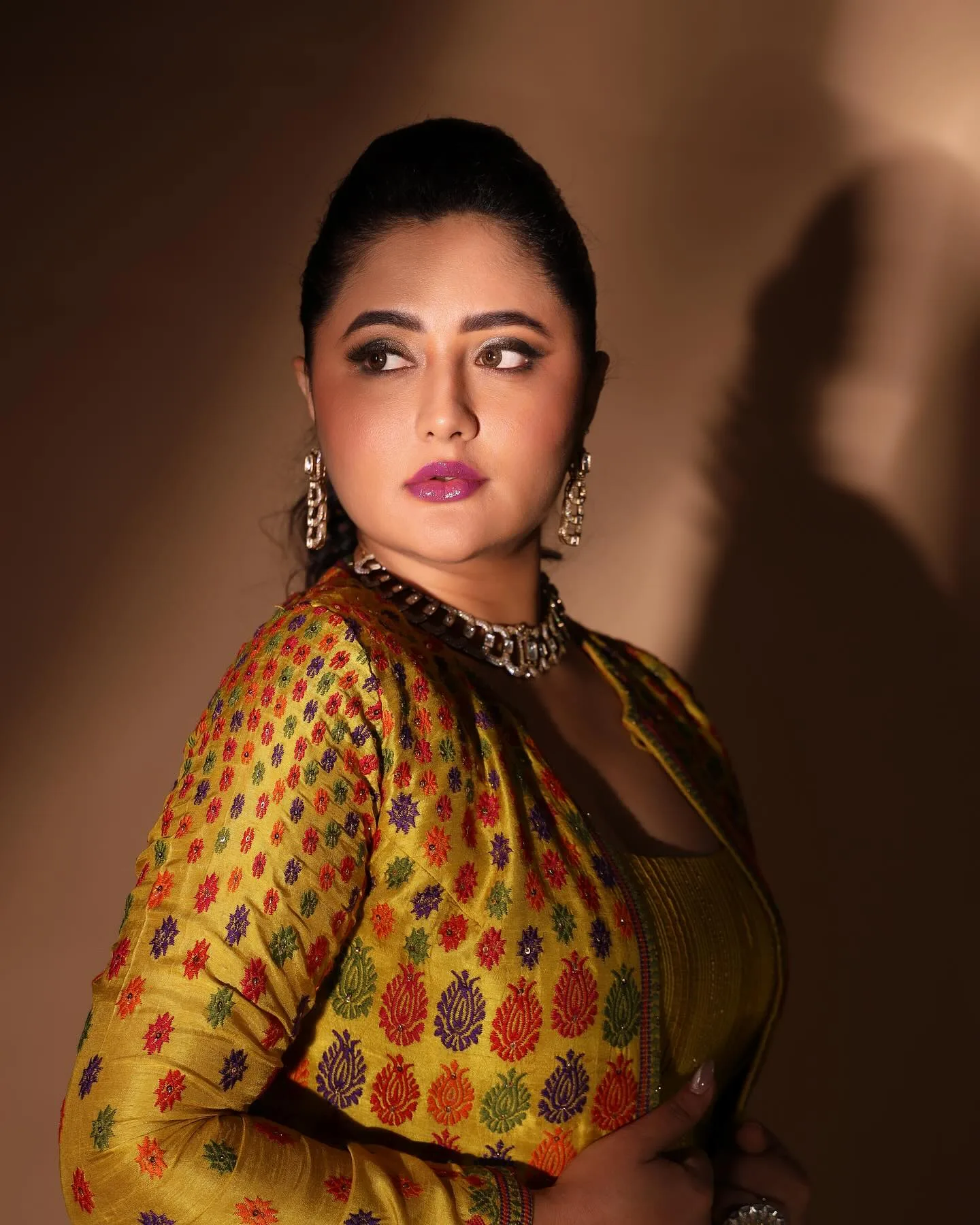 Rashami Desai photo 9 — Chubby, Brown