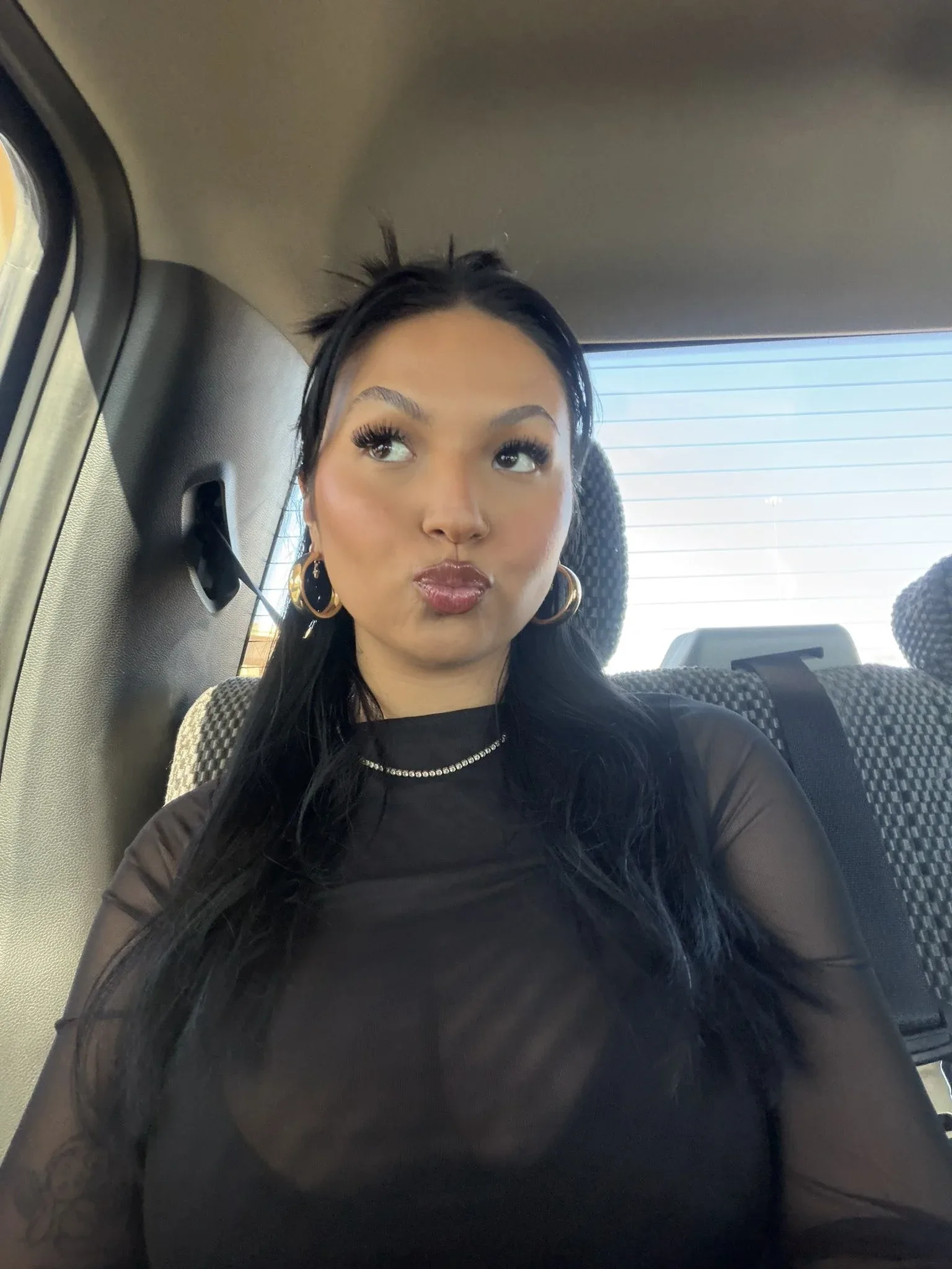 Ravyn Moore photo 4 — Brown, Latin
