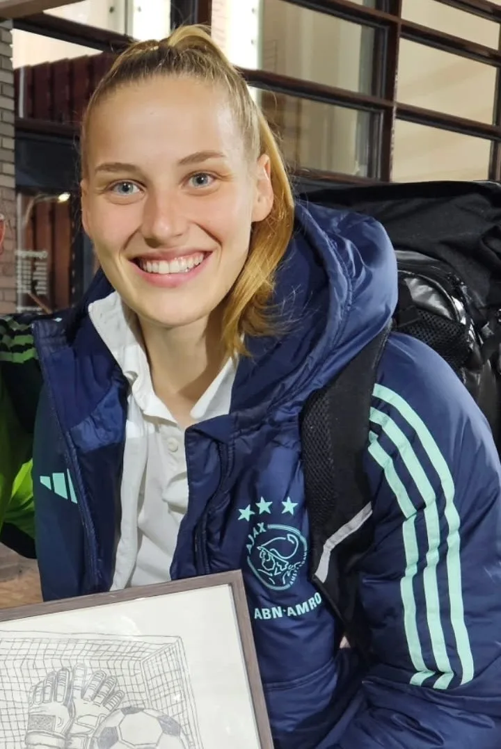 Regina Van Eijk photo 12 — Blonde, Blue