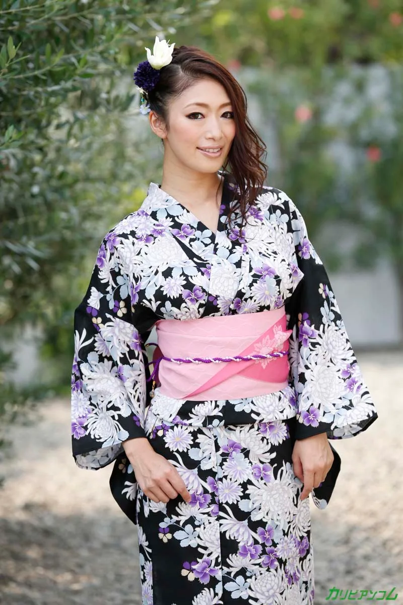 Reiko Kobayakawa photo 2 — Brown, Slim