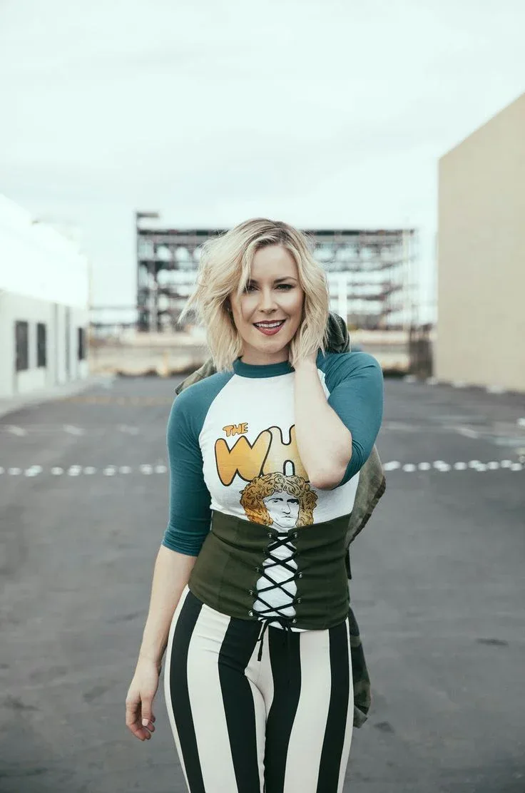 Renee Young photo 5 — Caucasian, Influencer, Presenter, Reality TV Star (former), TV Host
