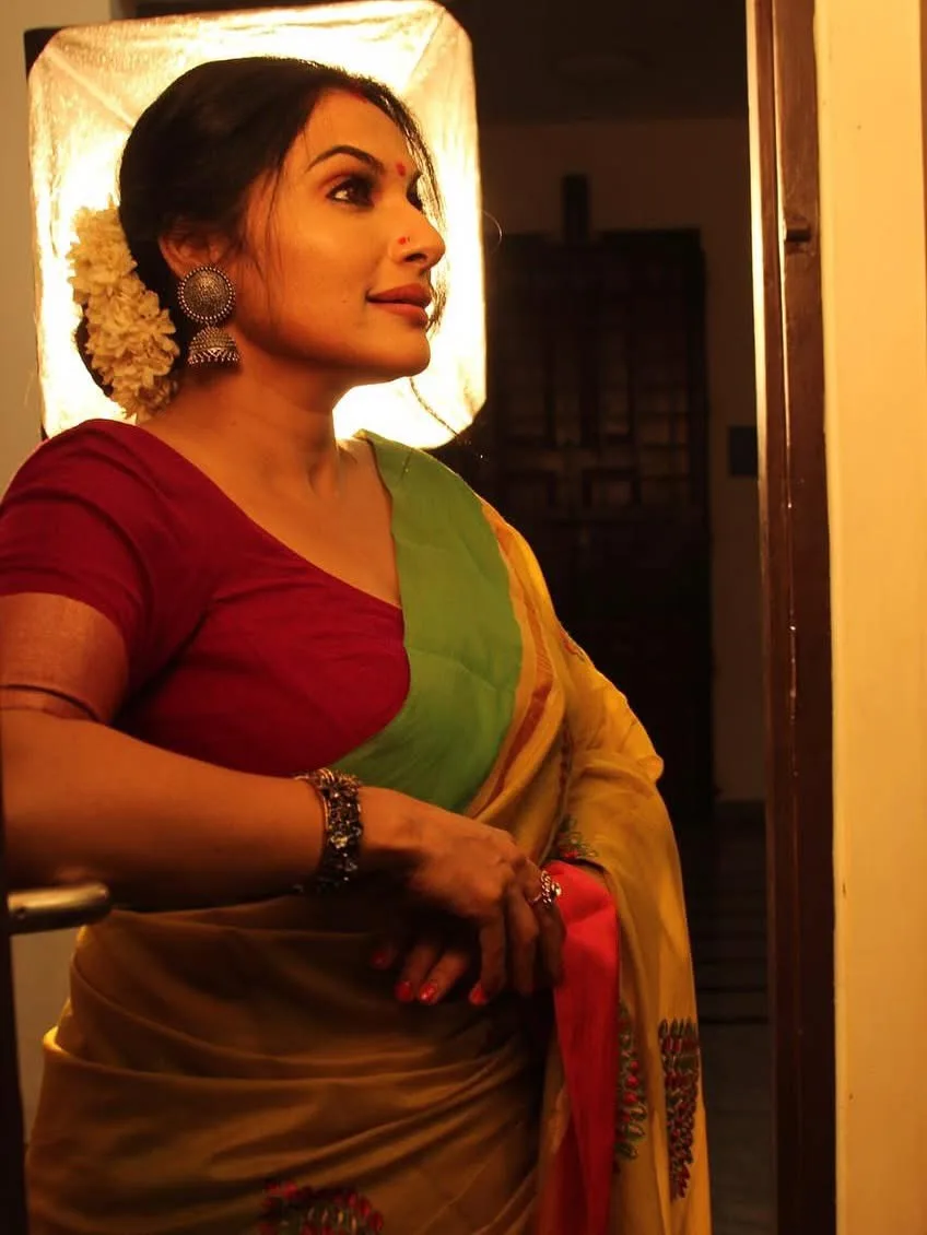 Rethika Srinivas photo 17 — Asian, Actress, Business Woman, Voice Actress, Writer