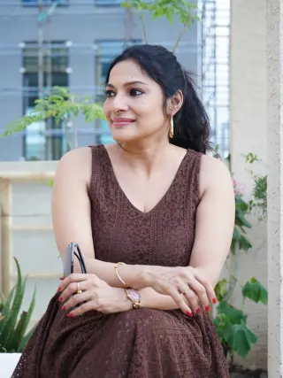 Rethika Srinivas photo 9 — Average, Brown