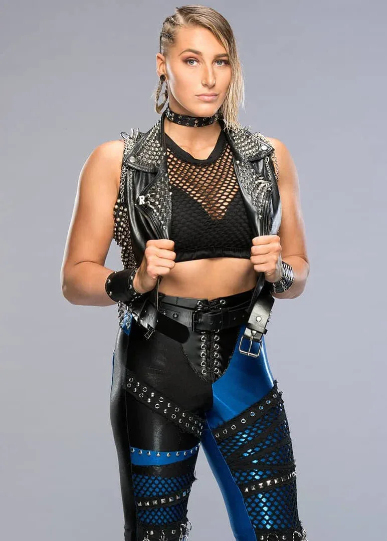Rhea Ripley photo 3 — Muscular, Blue