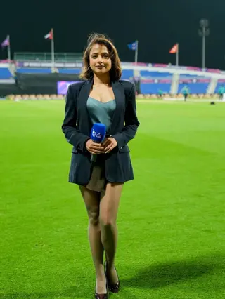 Ridhima Pathak photo 2 — Black, Slim