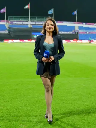 Ridhima Pathak photo 3 — Slim, Brown