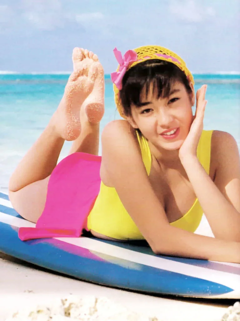 Rie Miyazawa photo 2 — Black, Slim