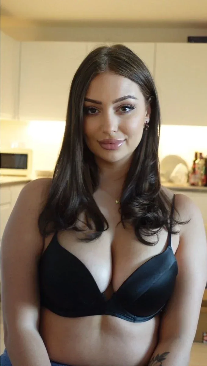 Riley Ray photo 13 — British, Black