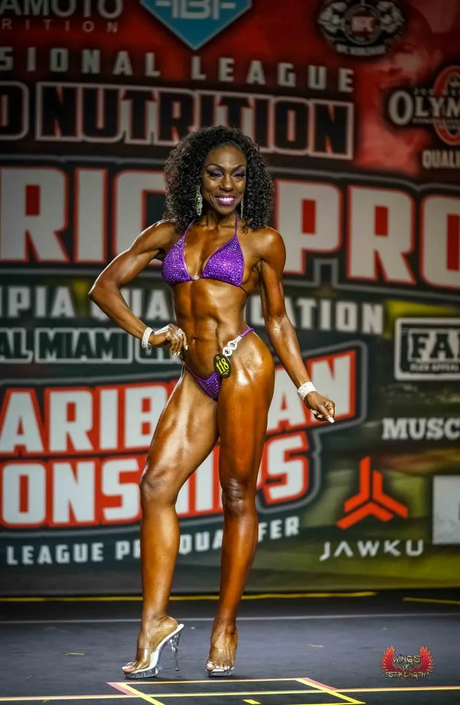 Robin Graves — Bodybuilder, Fitness Model, Black