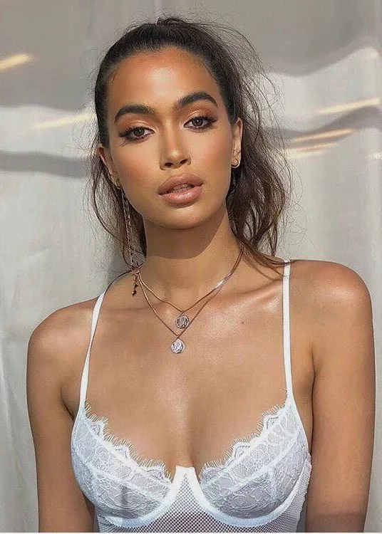 Rona Mahal photo 17 — Mixed-race (primarily Asian), Model