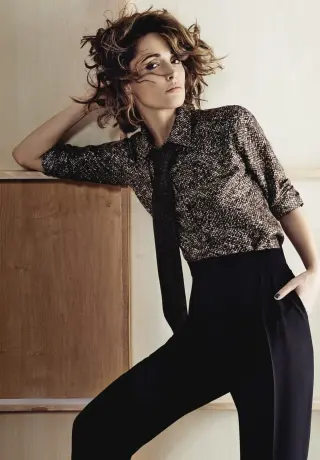Rose Byrne photo 3 — Slim, Brown