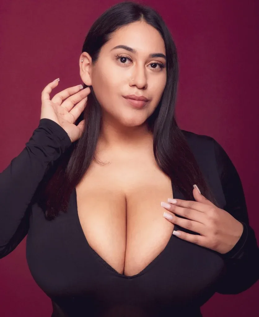 Roserayy photo 4 — Brown, Latin