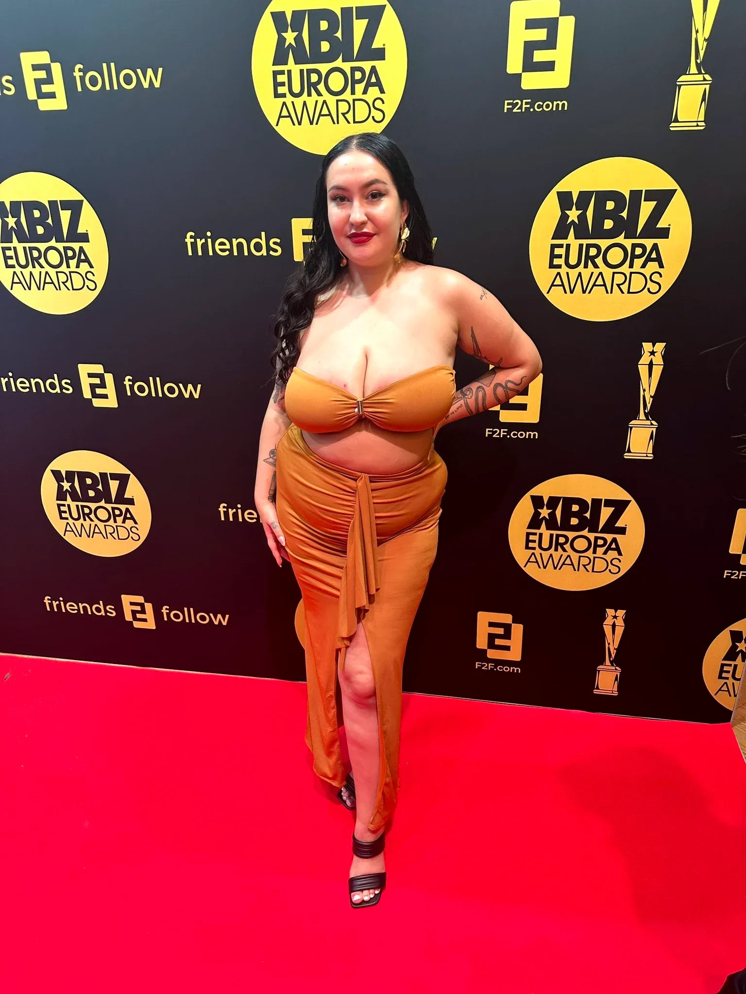 Rosina Lux photo 1 — Finnish, Black