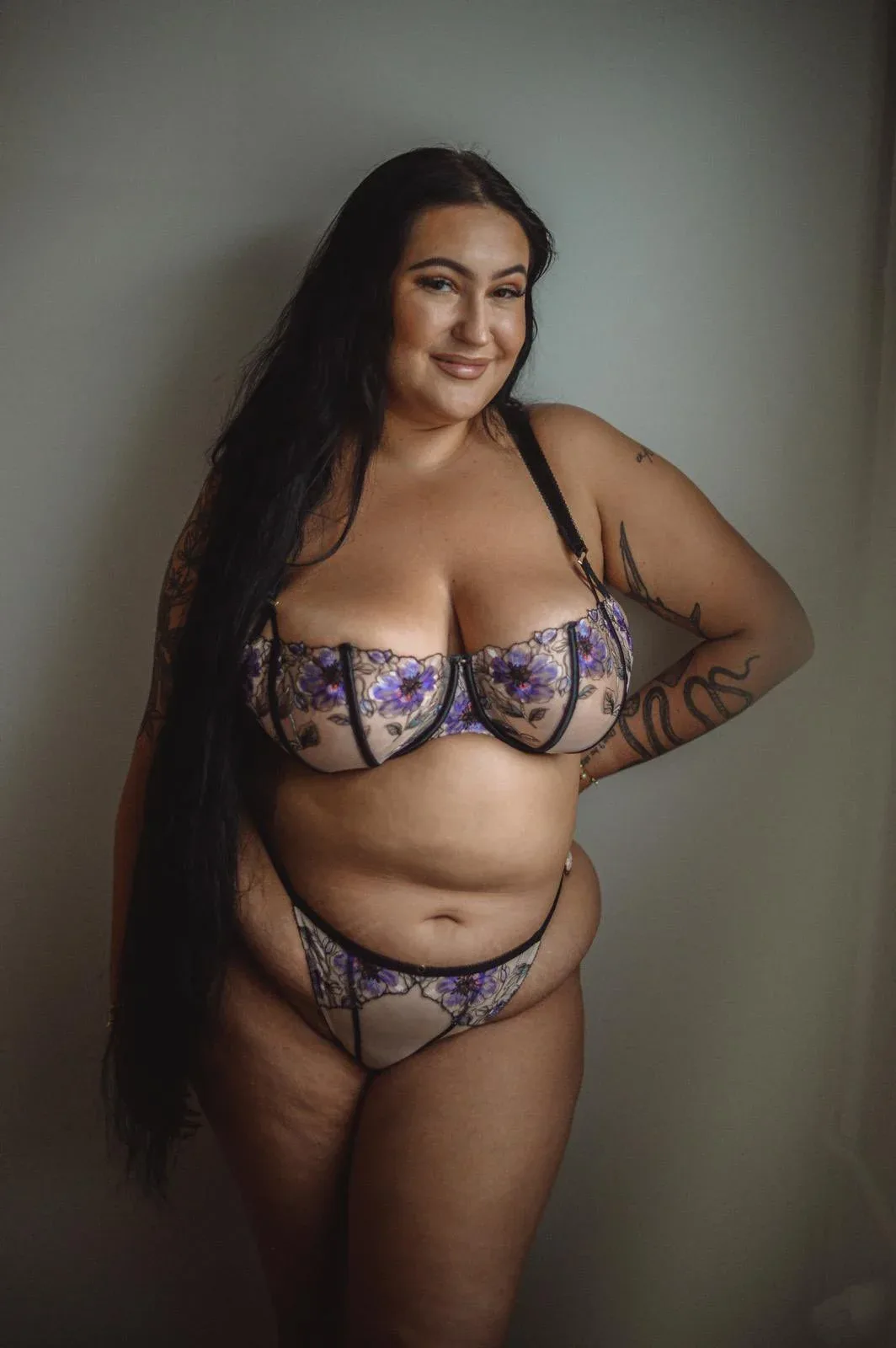Rosina Lux photo 2 — Black, BBW