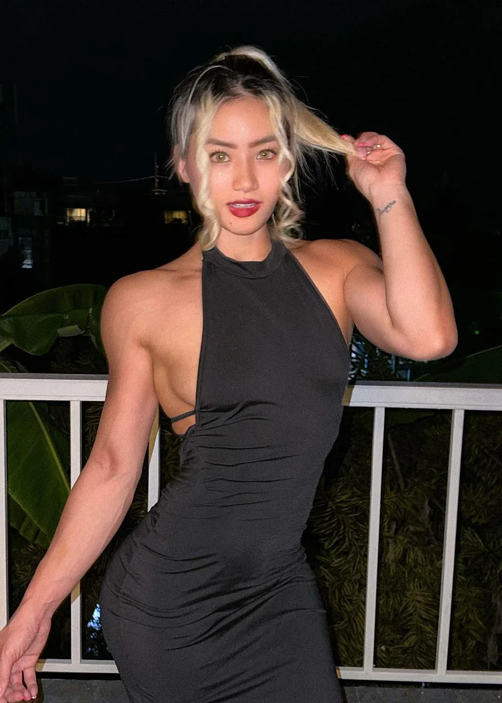 Rosofia Lia photo 14 — Blonde, Muscular