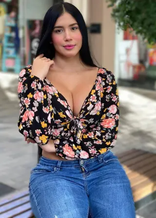 Roxana Ventura photo 4 — Brown, Latin
