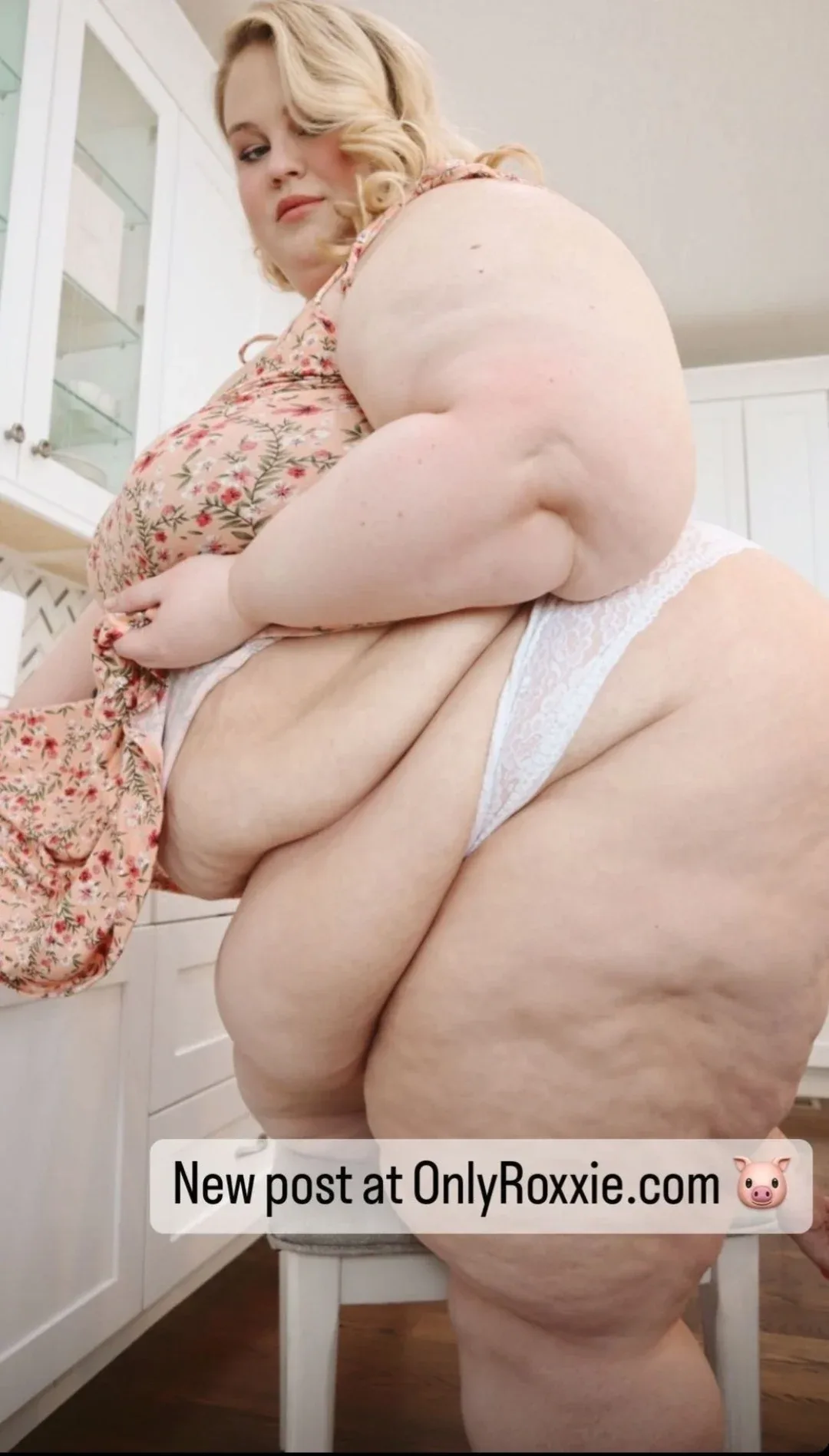 RoxxieYo photo 7 — American, Blonde