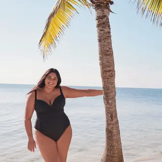 Roxy Earle photo 12 — Fashion Designer, Plus Size Model, Reality TV Star, Canadian