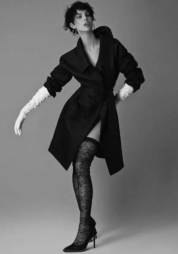 Ruby Aldridge photo 13 — American, Red