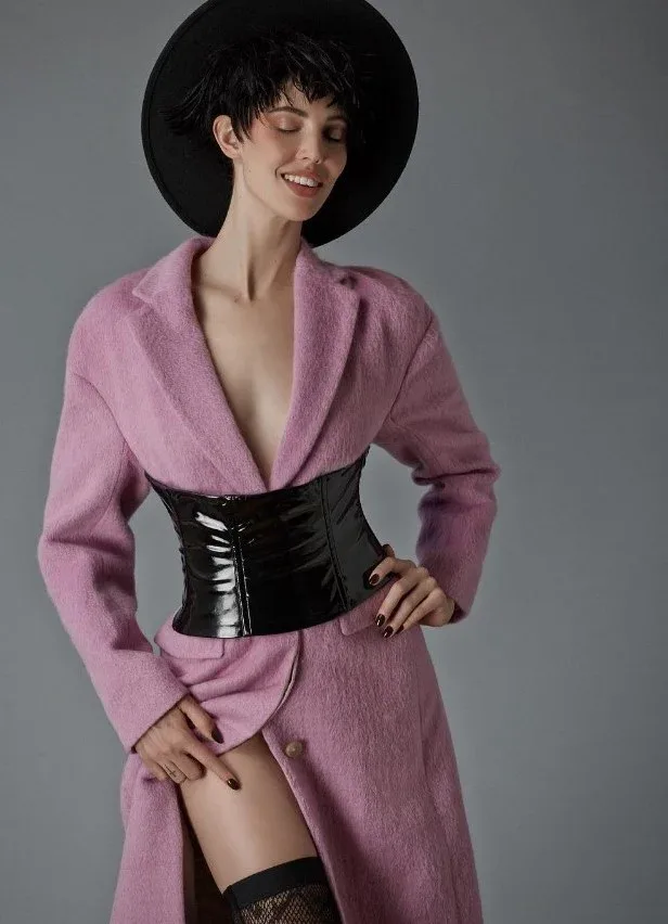 Ruby Aldridge photo 3 — Slim, Brown