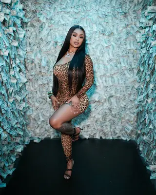 Rynaee Trill photo 2 — Black, Chubby