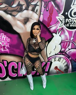 Rynaee Trill photo 8 — Black, Chubby