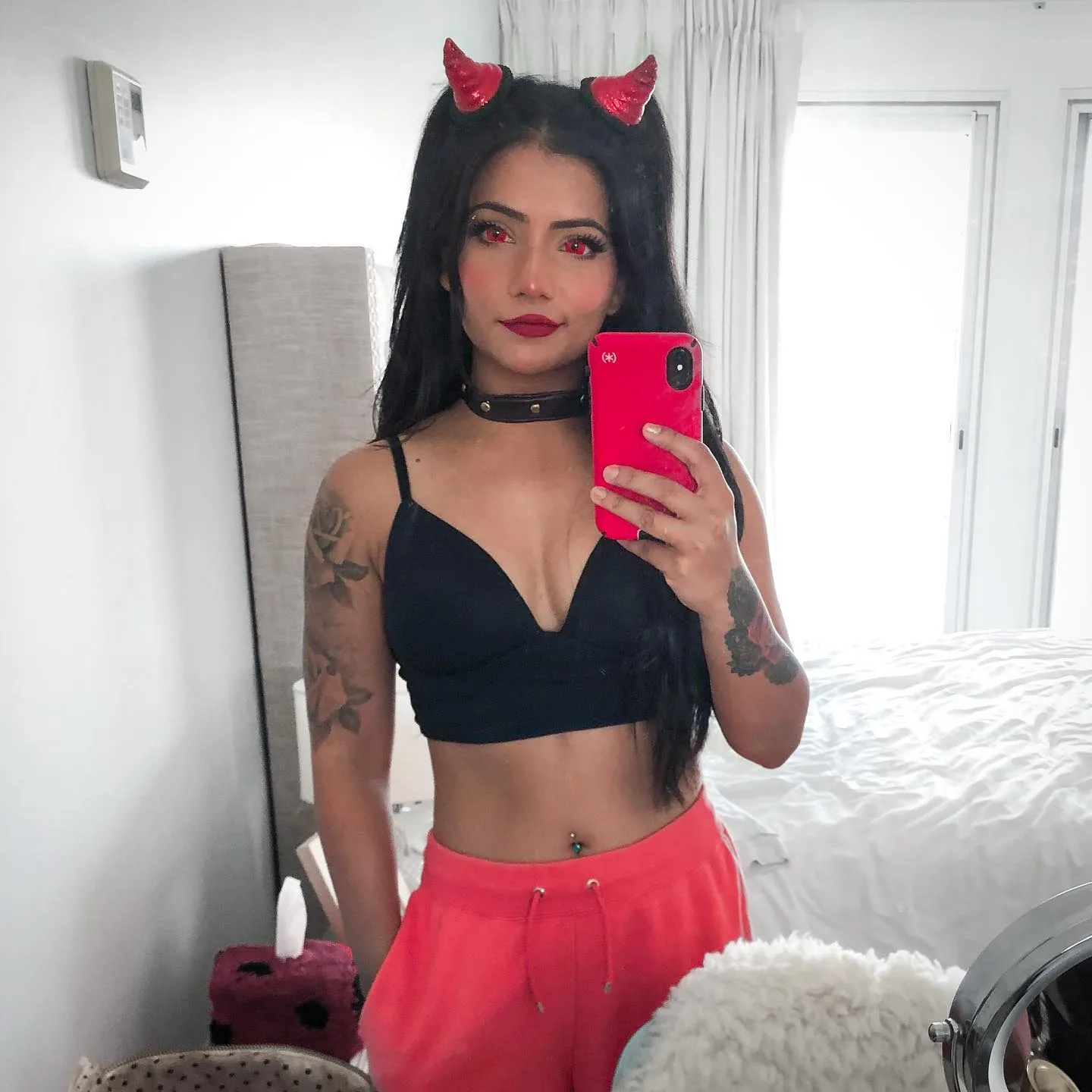 Saaniya Abbas photo 3 — Slim, Brown