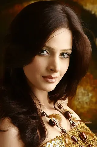 Saba Qamar photo 9 — Slim, Brown