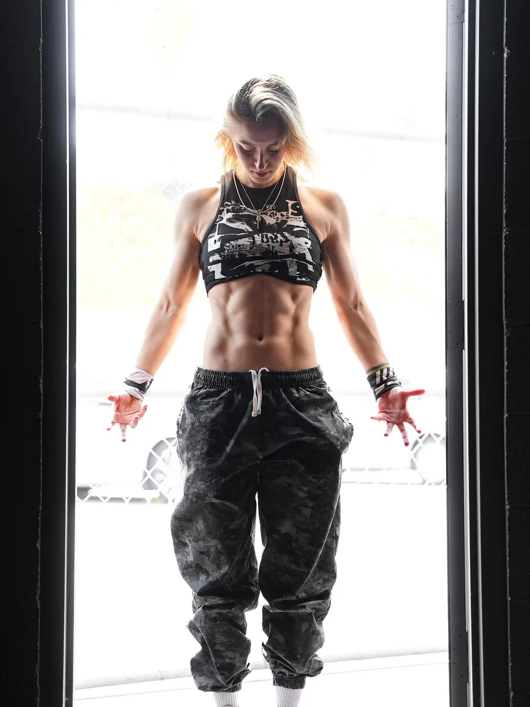 Sabrina Cesta photo 9 — Athletic, Brown