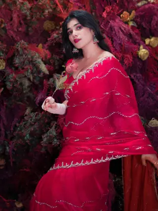 Sadhana Naidu photo 2 — Black, Average