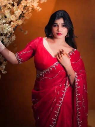 Sadhana Naidu photo 3 — Average, Brown