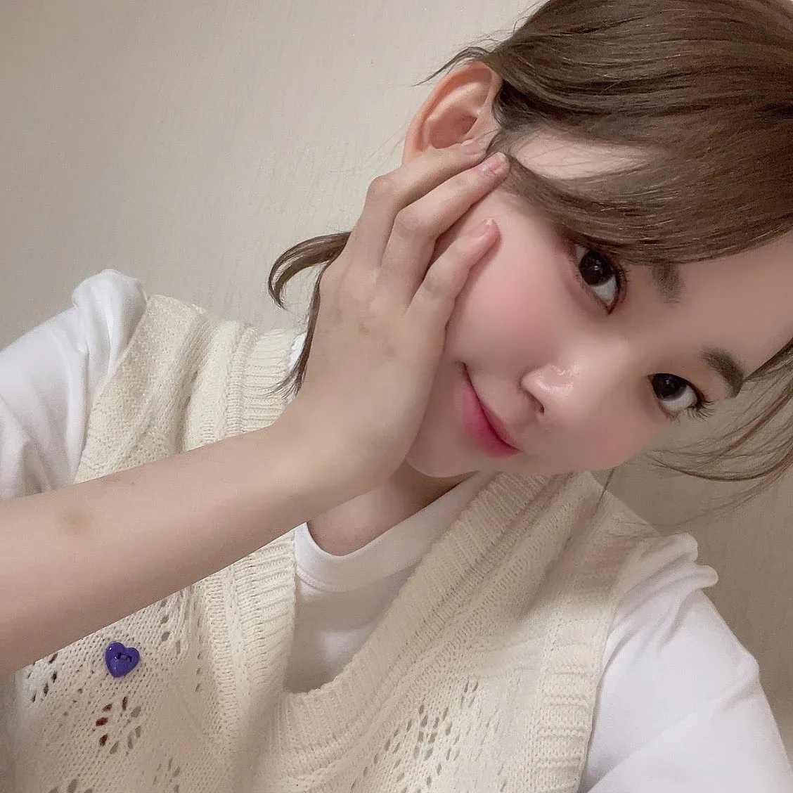 Sakura Miyawaki photo 2 — Black, Slim