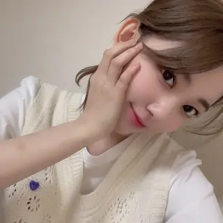 Sakura Miyawaki photo 2 — Black, Slim