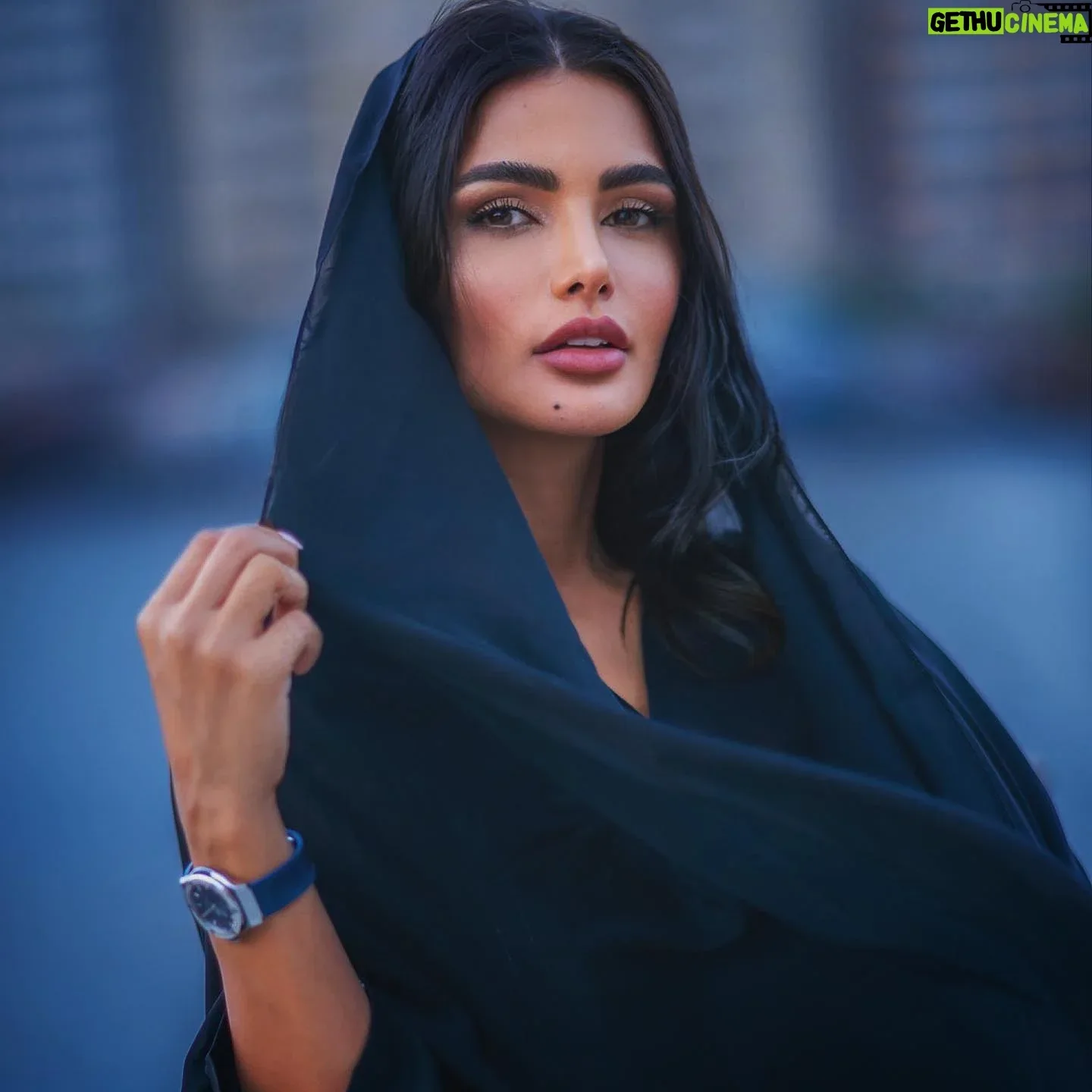 Sama Zakeri photo 4 — Brown, Middle Eastern