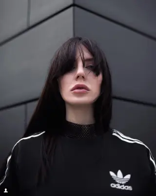 Samantha Bentley photo 13 — British, Brown