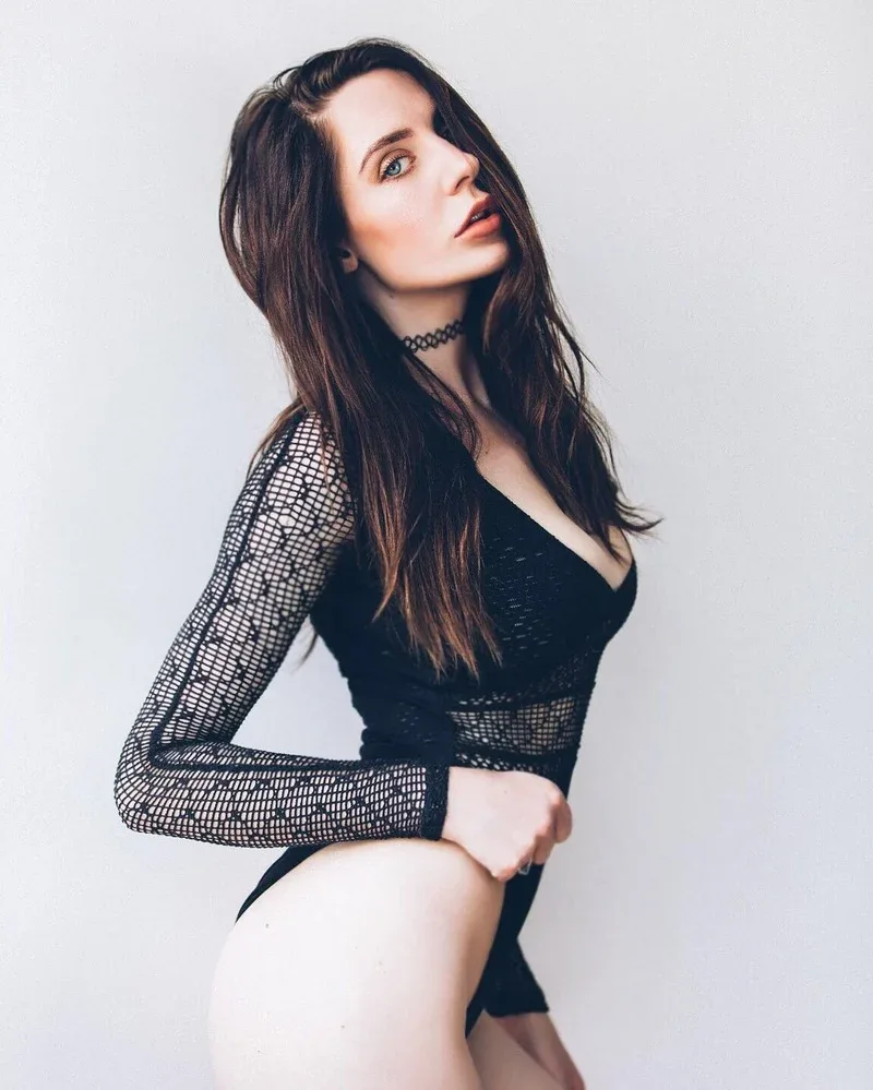 Samantha Bentley photo 2 — Brown, Average