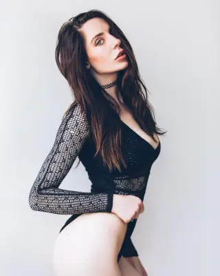 Samantha Bentley photo 2 — Brown, Average