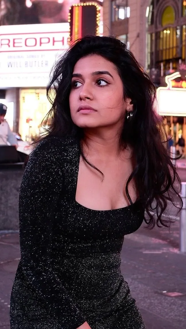 Samyuktha Viswanathan photo 7 — Indian, Black