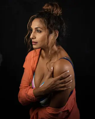 Sandhya Shetty photo 7 — Indian, Black