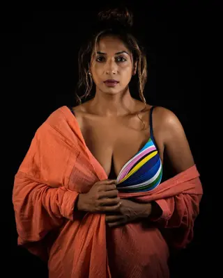 Sandhya Shetty photo 8 — Black, Average