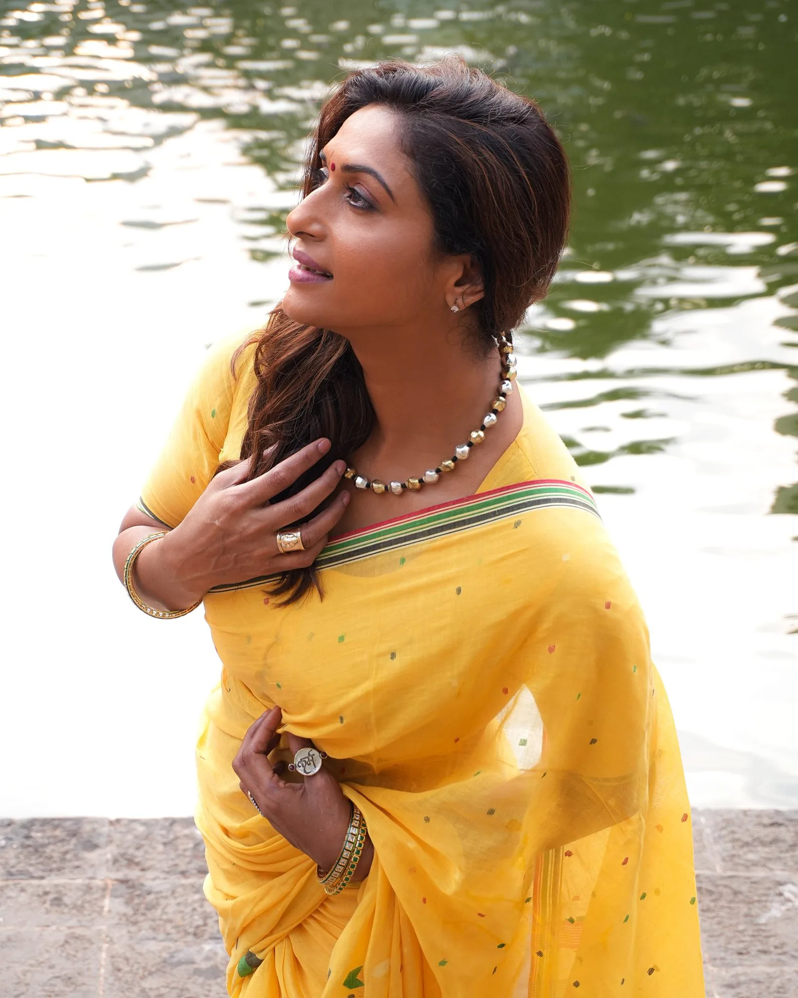 Sandhya Shetty photo 9 — Average, Brown