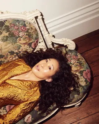 Sandra Oh photo 18 — Slim, Brown