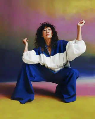 Sandra Oh photo 3 — Slim, Brown