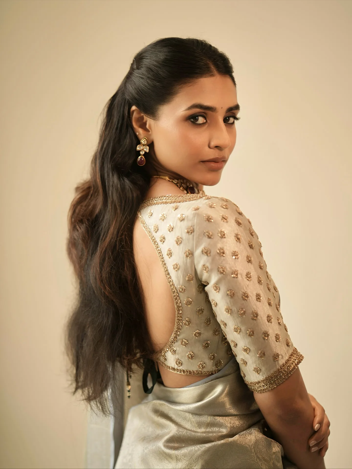 Sapthami Gowda photo 8 — Brown, Slim