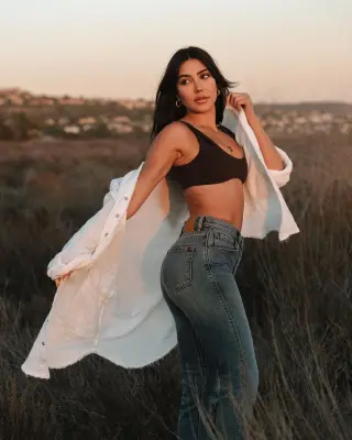 Sara Hesri photo 14 — Black, Average