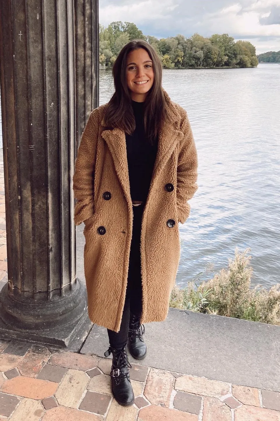 Sara Sievert photo 1 — German, Black