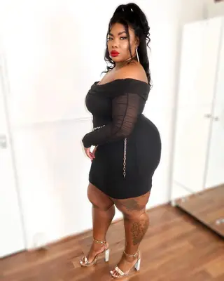 Sarah Ojay photo 5 — Black, Blogger, Plus Size Model